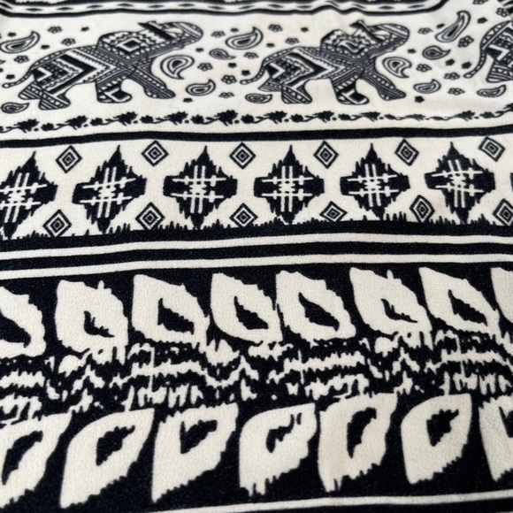 Kathy one size cream & black tribal elephant soft, thin leggings - Picture 6 of 11